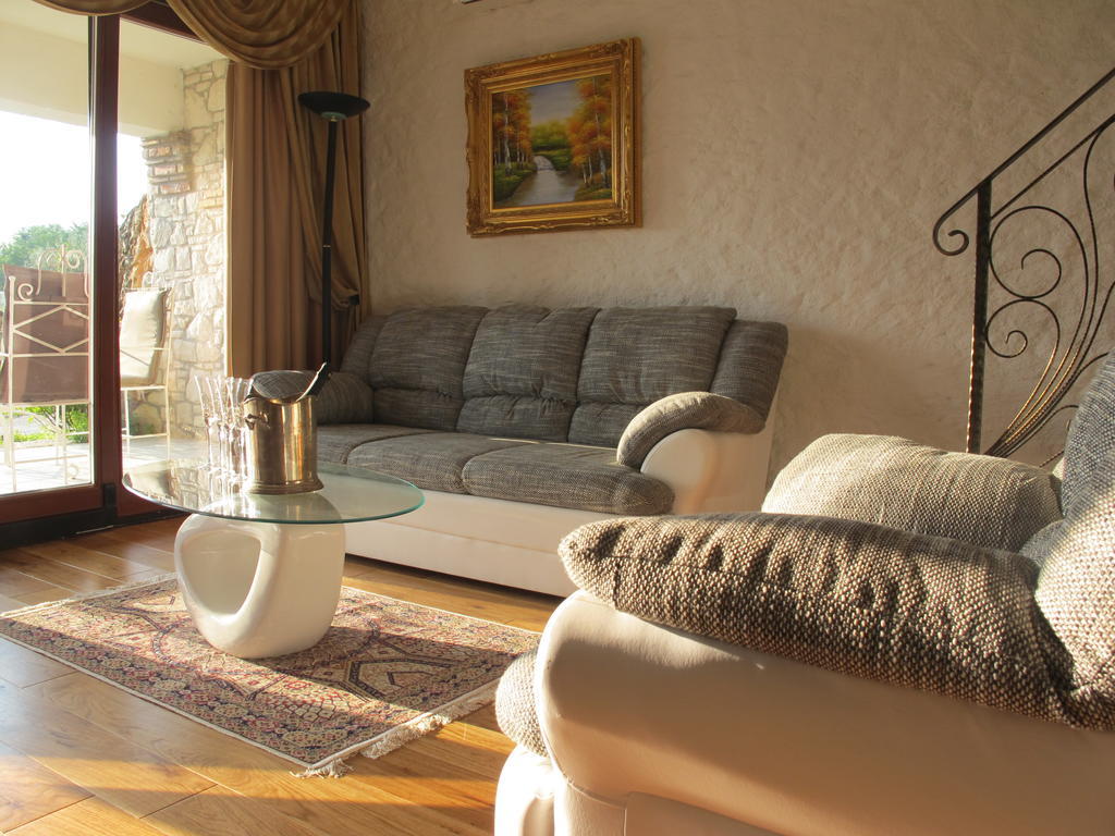 Guest house Castello Rausch Valkarin